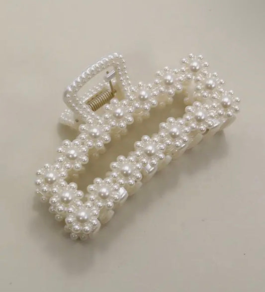 PEARL HAIR CLAW CLIPS