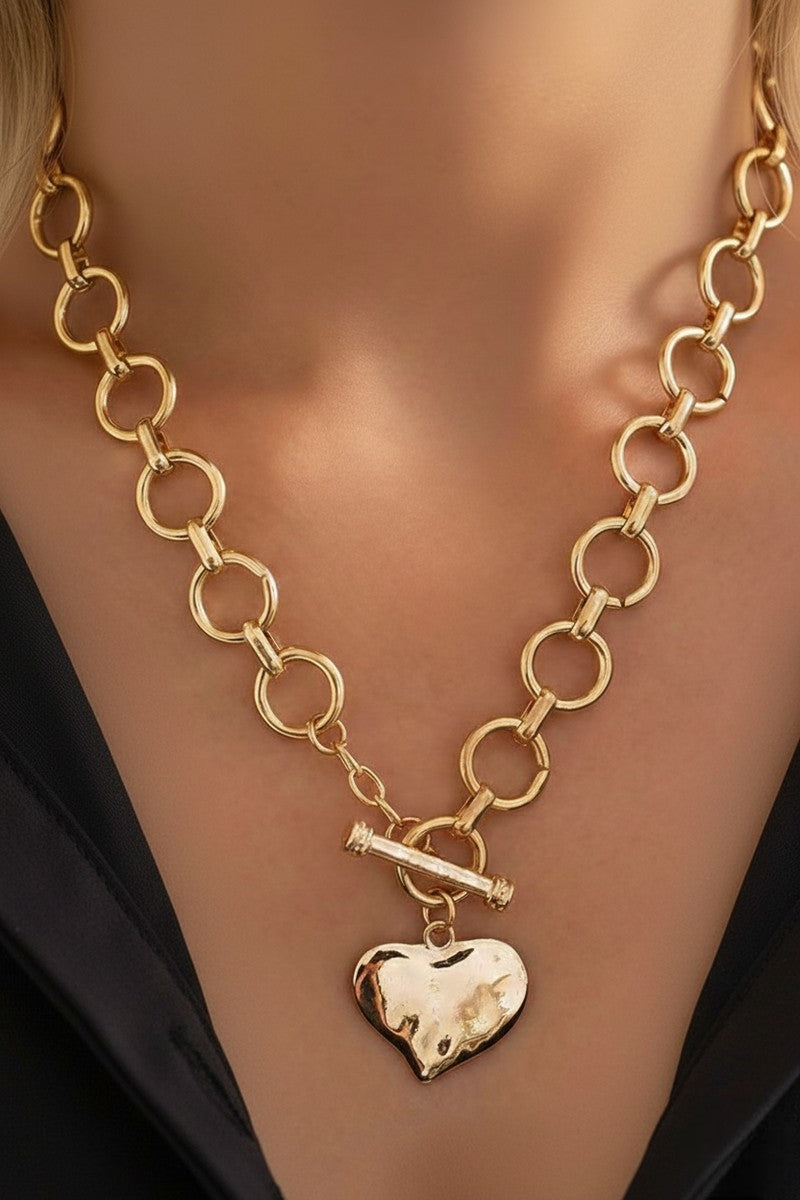 HAMMERED HEART TOGGLE NECKLACE