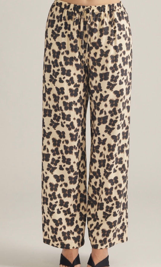 Butterfly Kisses Printed Pant-Easel